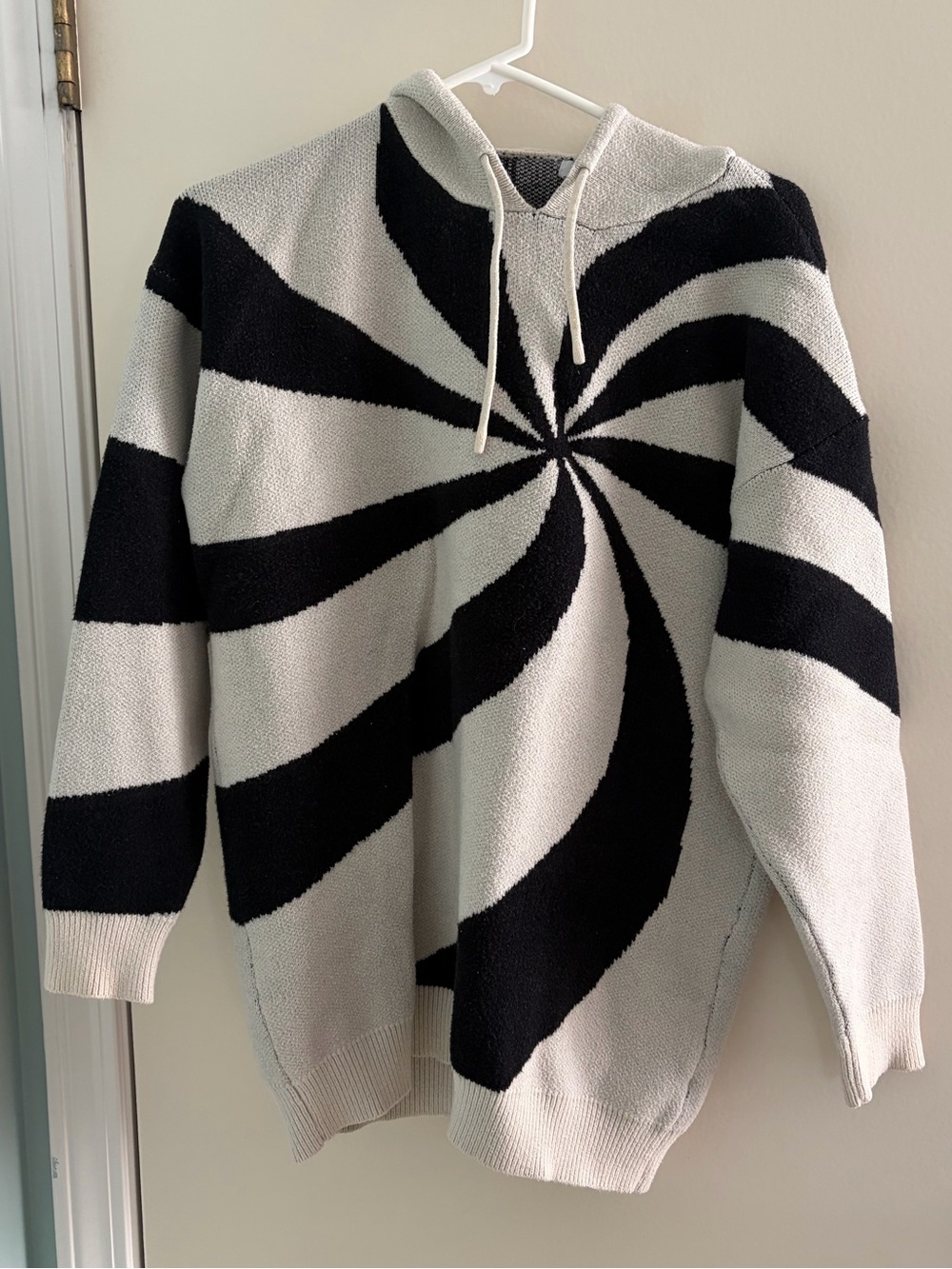 Miss Sparkling black and white swirl hoodie XL NWOT